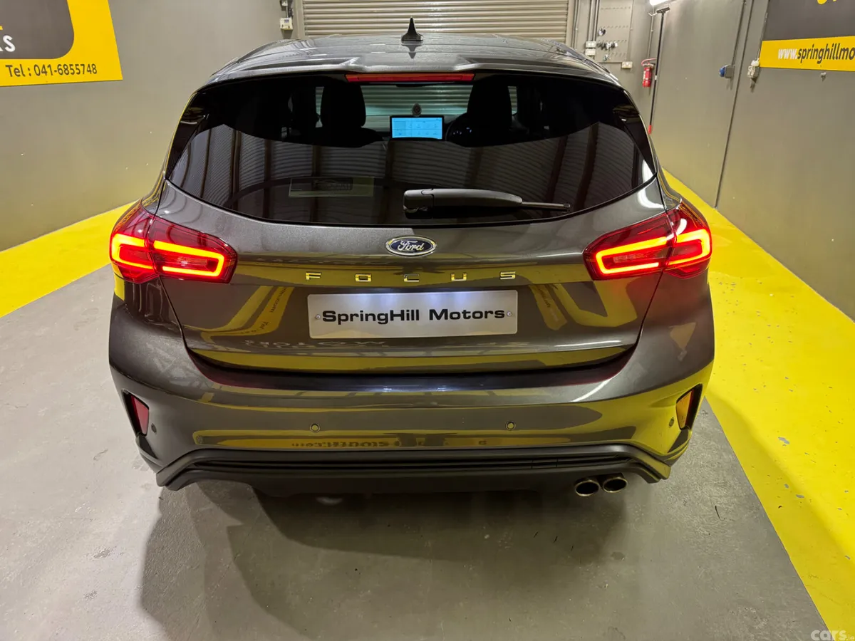 Ford Focus Hatchback, Petrol Hybrid, 2025, Grey