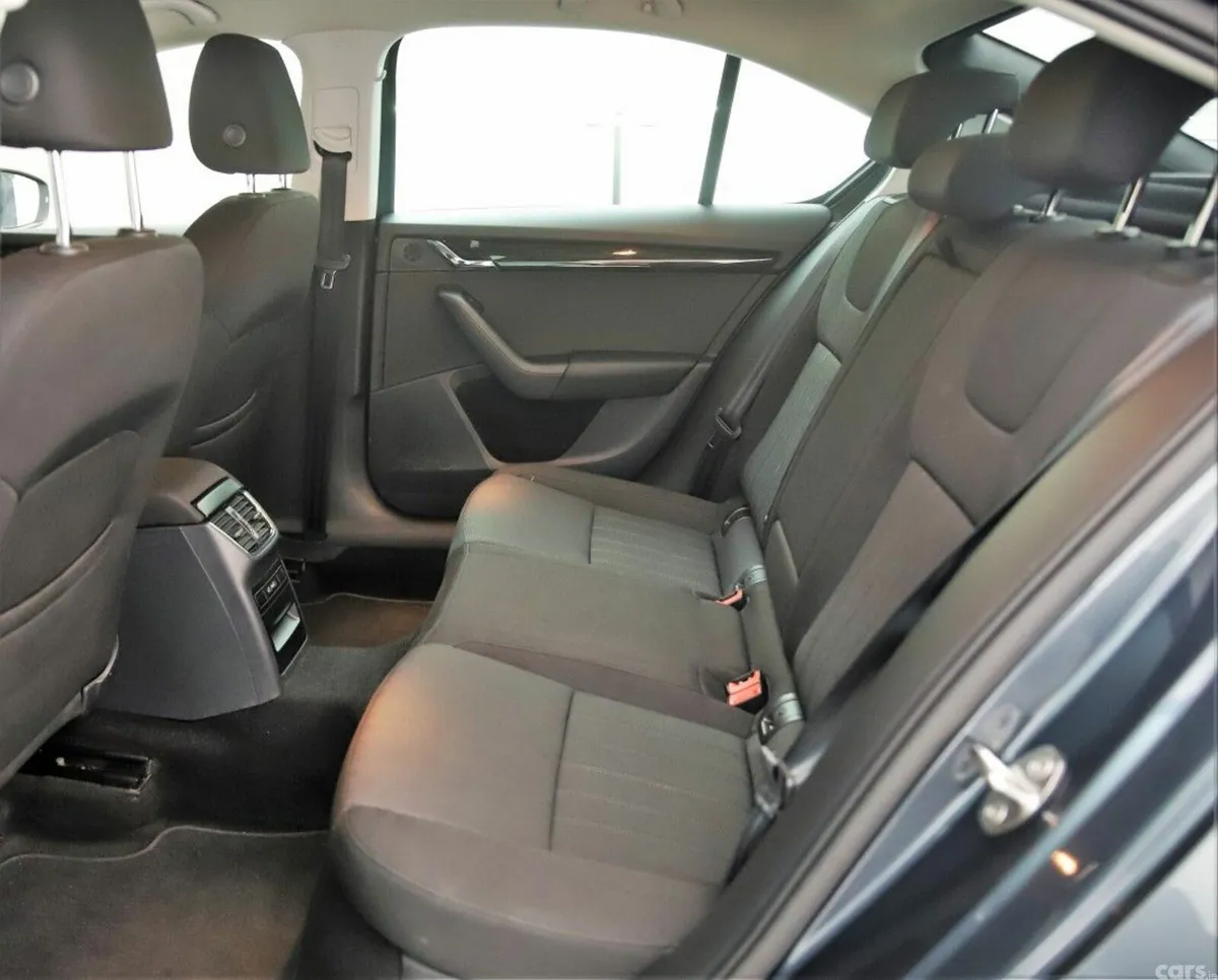 Skoda Octavia Hatchback, Petrol, 2021, Grey