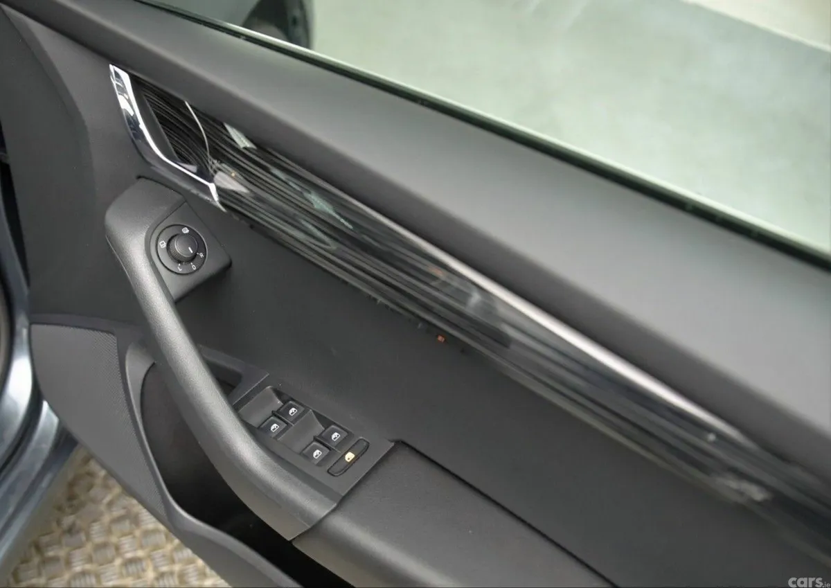 Skoda Octavia Hatchback, Petrol, 2021, Grey