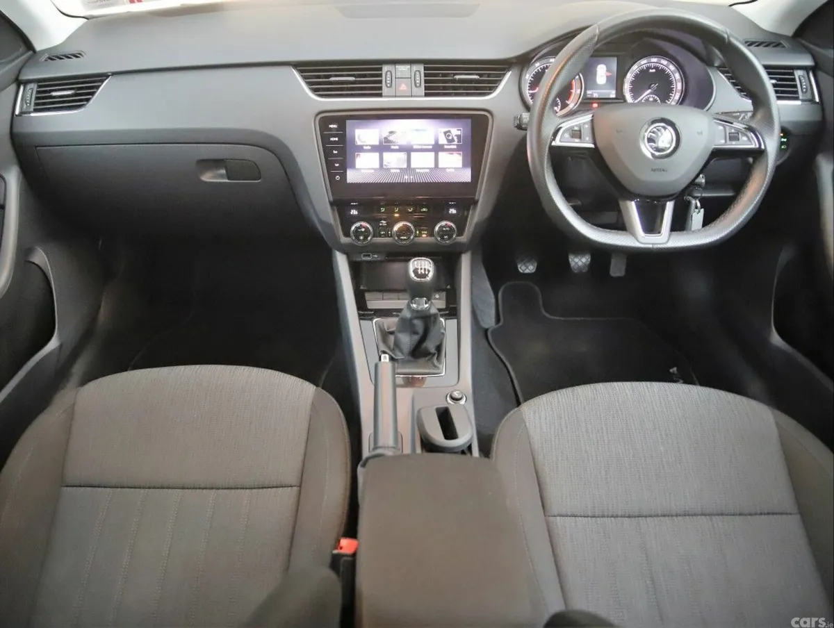 Skoda Octavia Hatchback, Petrol, 2021, Grey