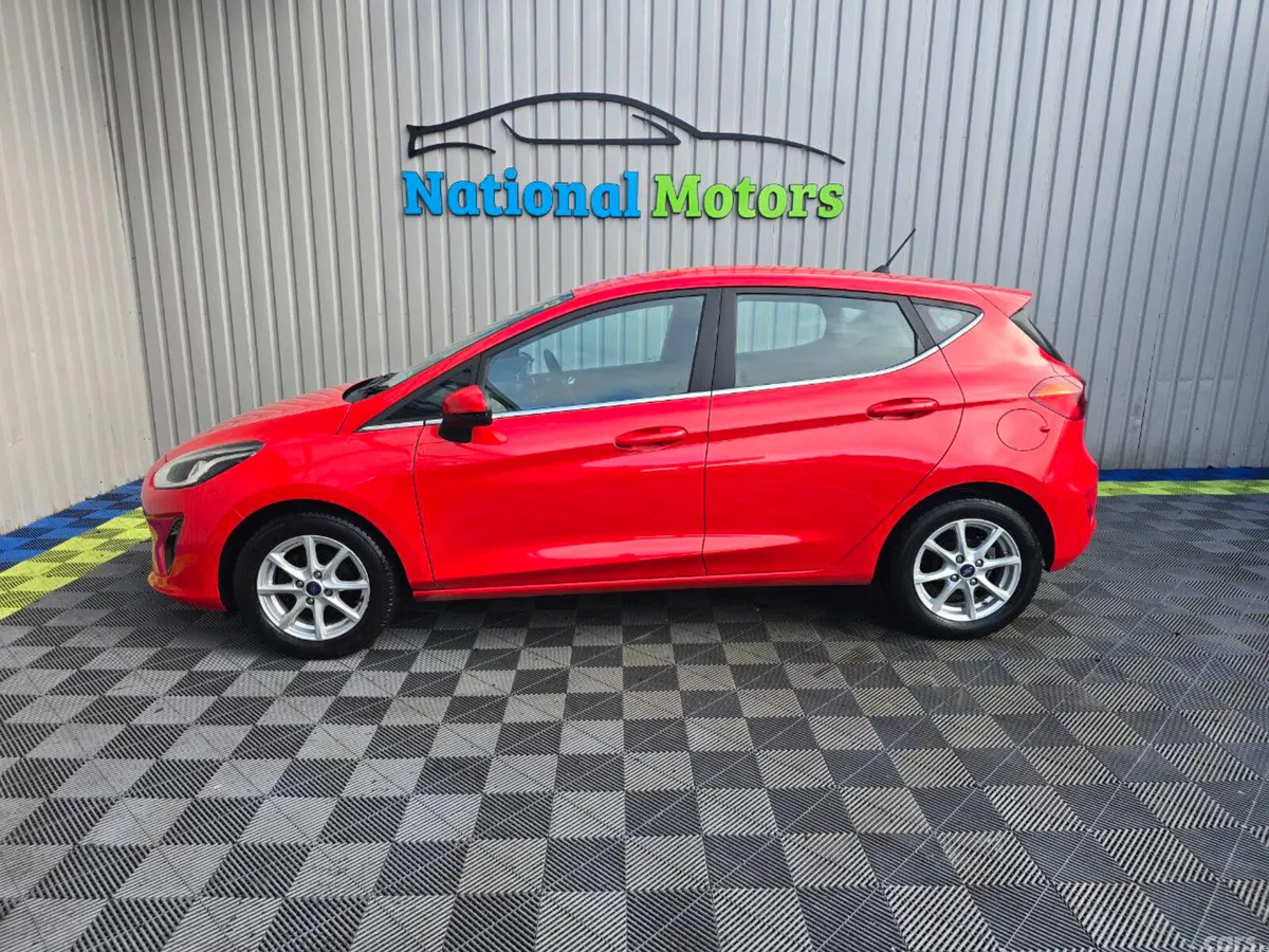 Ford Fiesta Hatchback, Petrol, 2018, Red