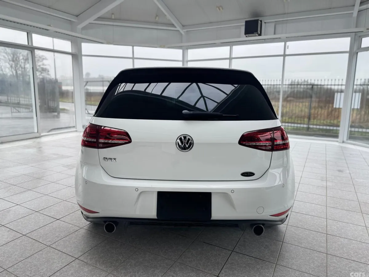 Volkswagen Golf Hatchback, Petrol, 2014, White