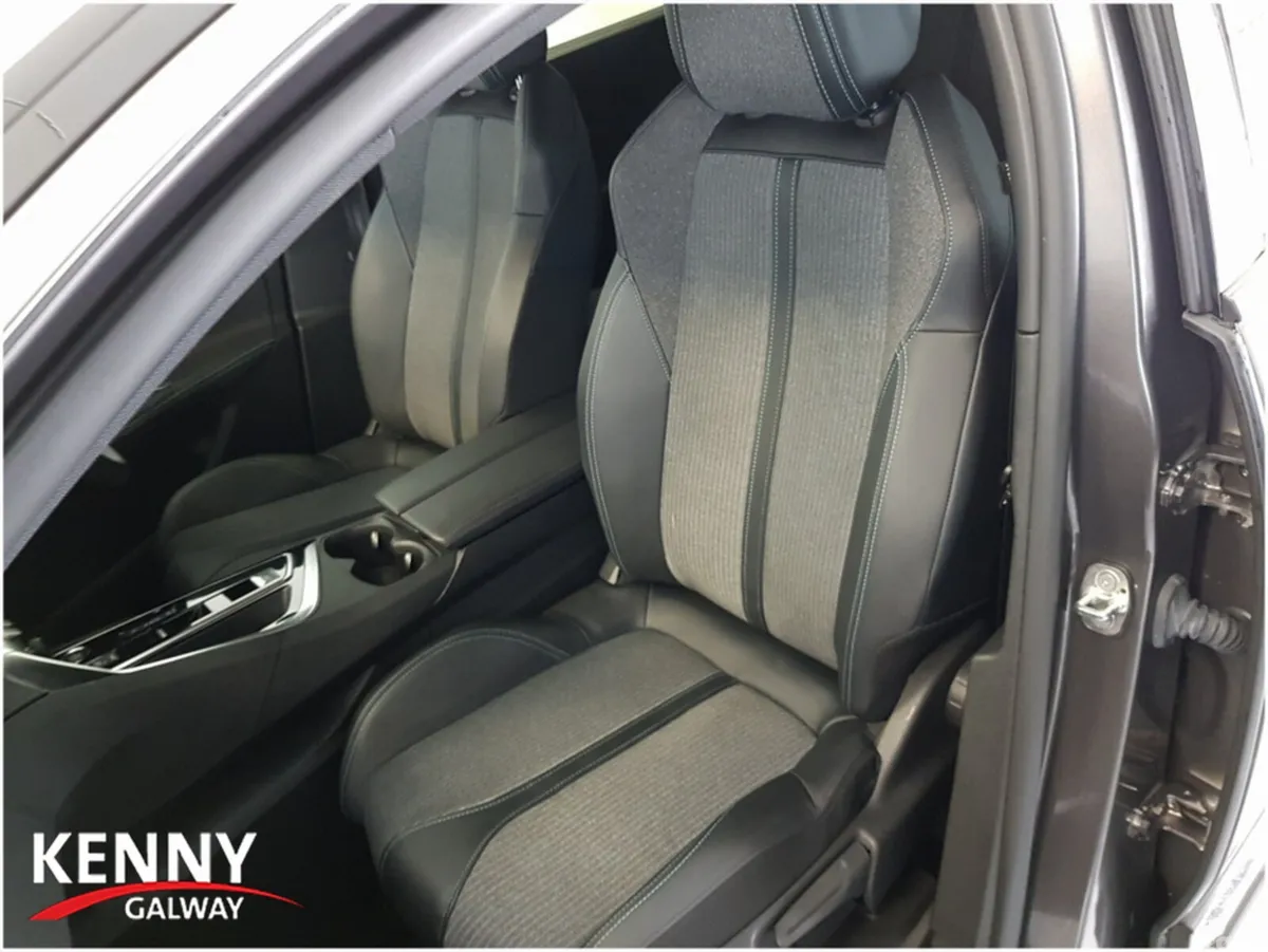 Peugeot 5008 MPV, Diesel, 2024, Grey