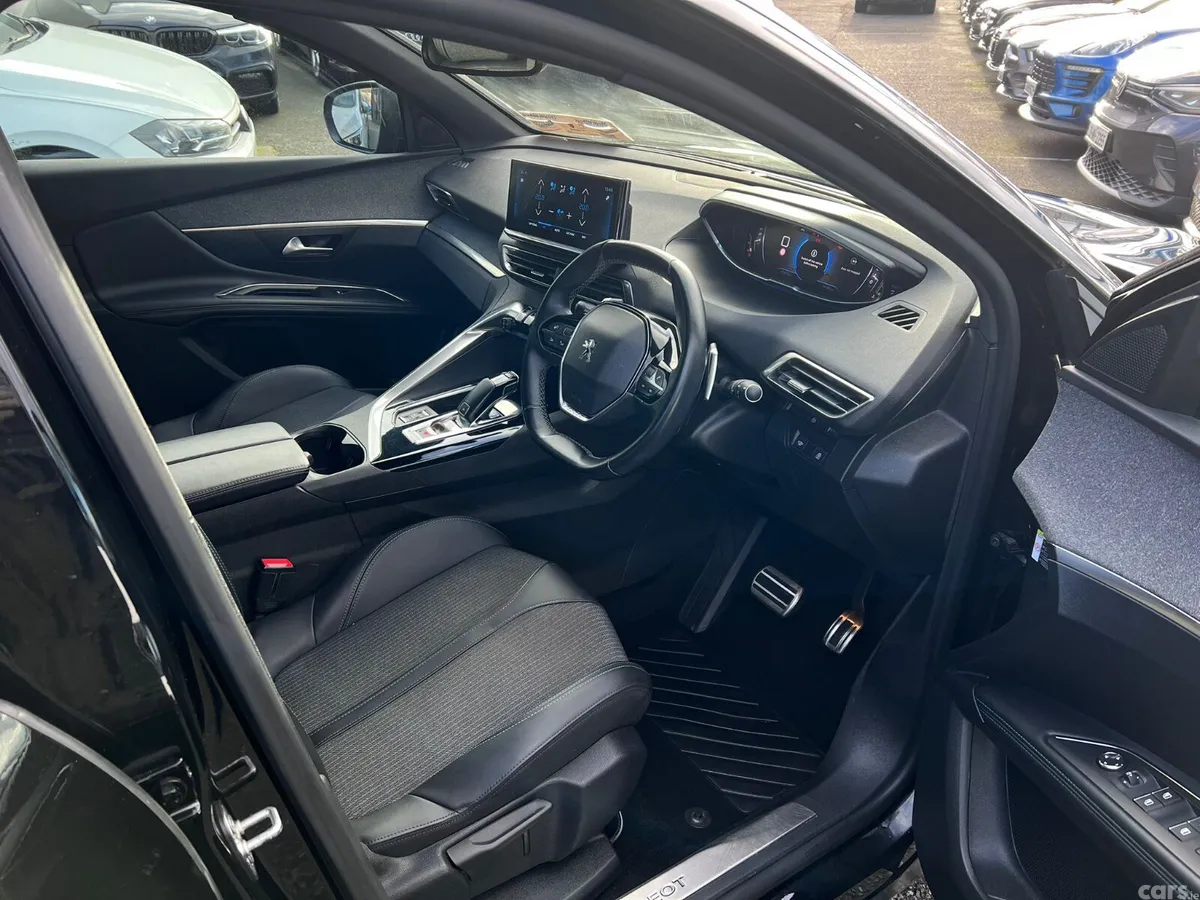Peugeot 3008 MPV, Diesel, 2023, Black