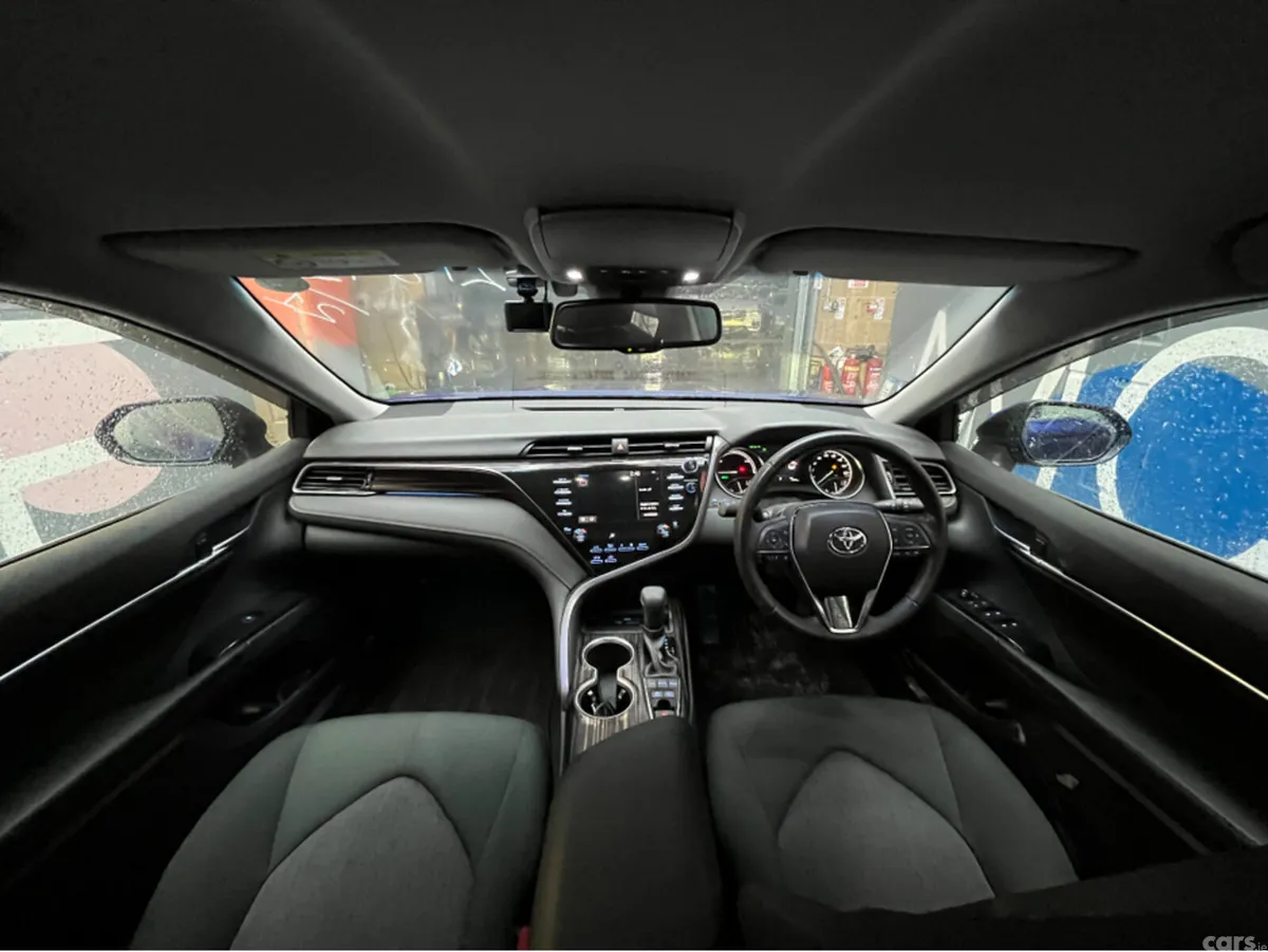 Toyota Camry Saloon, Petrol Hybrid, 2021, Blue