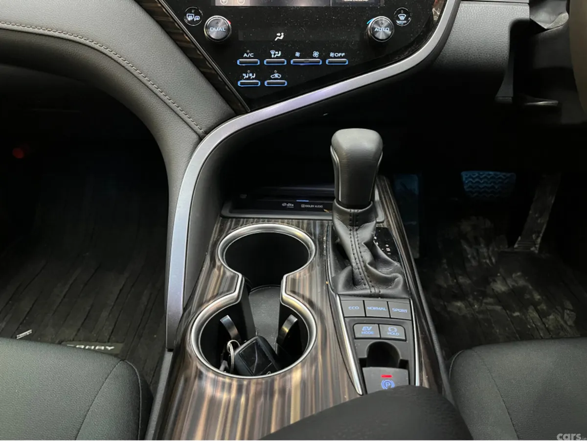Toyota Camry Saloon, Petrol Hybrid, 2021, Blue