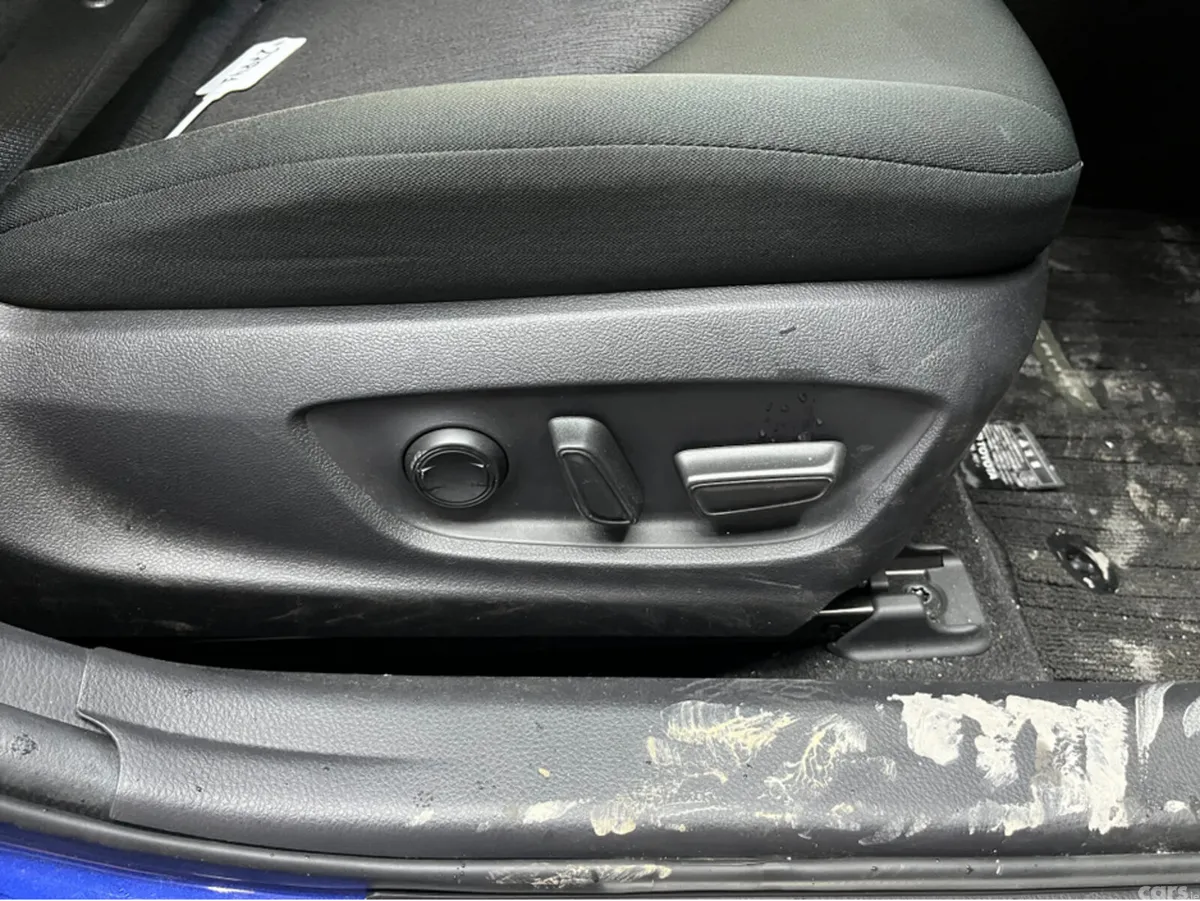 Toyota Camry Saloon, Petrol Hybrid, 2021, Blue