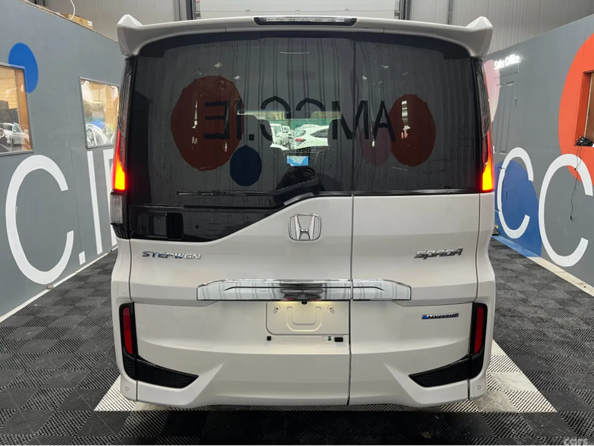 Honda Stepwagon MPV, Petrol Hybrid, 2019, White