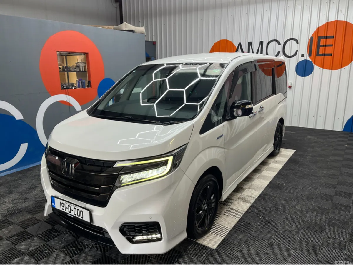 Honda Stepwagon MPV, Petrol Hybrid, 2019, White