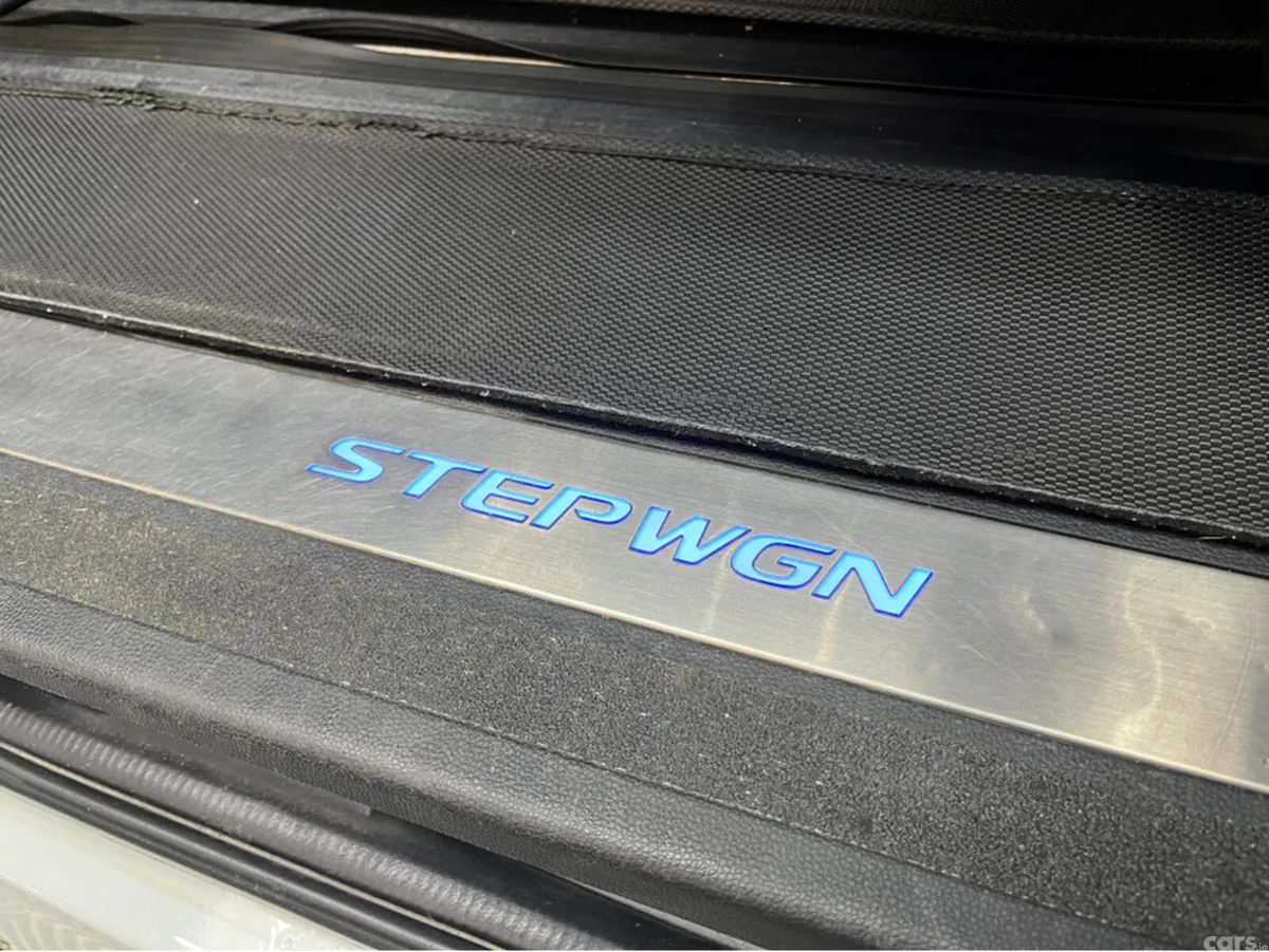 Honda Stepwagon MPV, Petrol Hybrid, 2019, White
