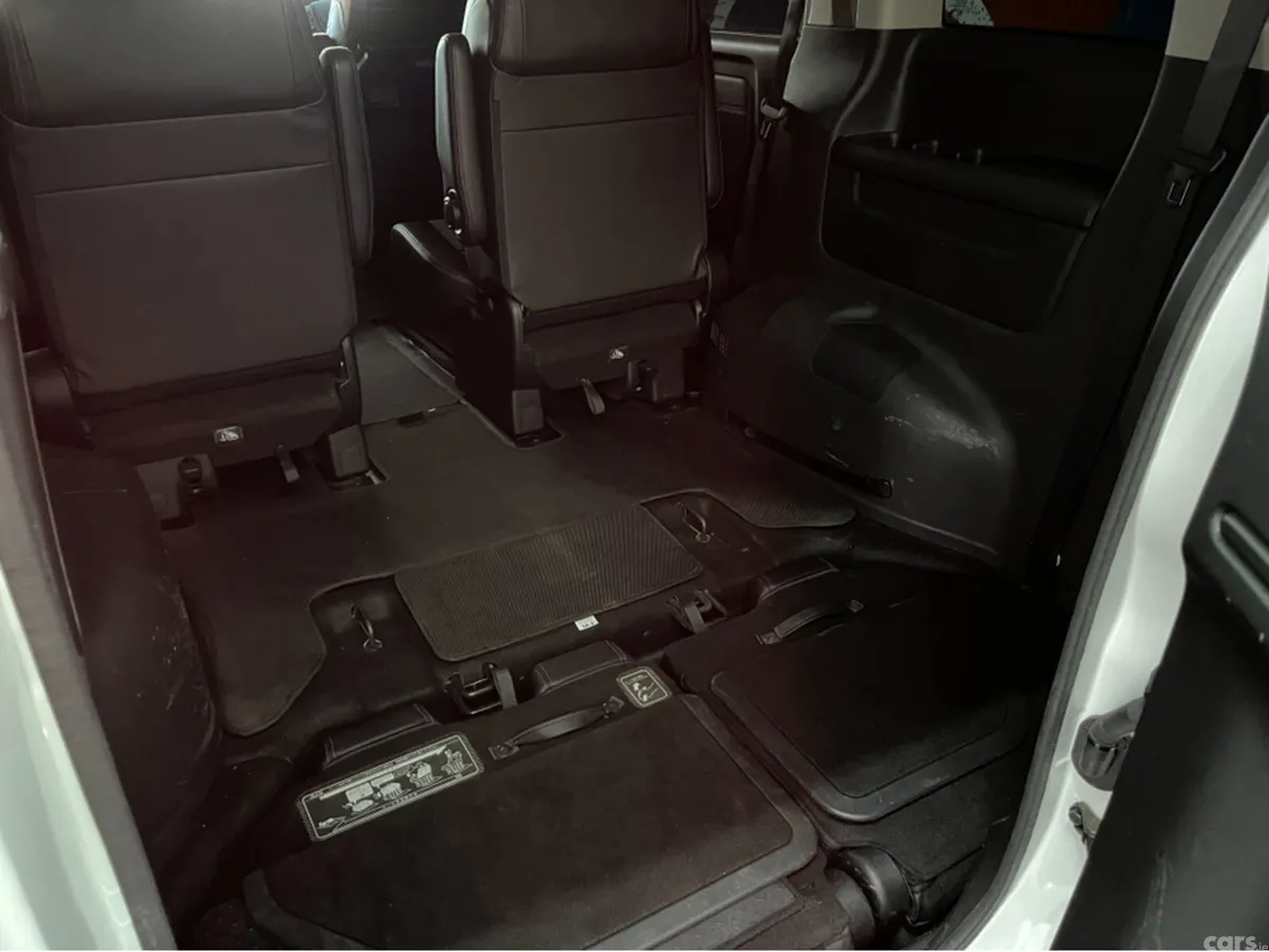 Honda Stepwagon MPV, Petrol Hybrid, 2019, White