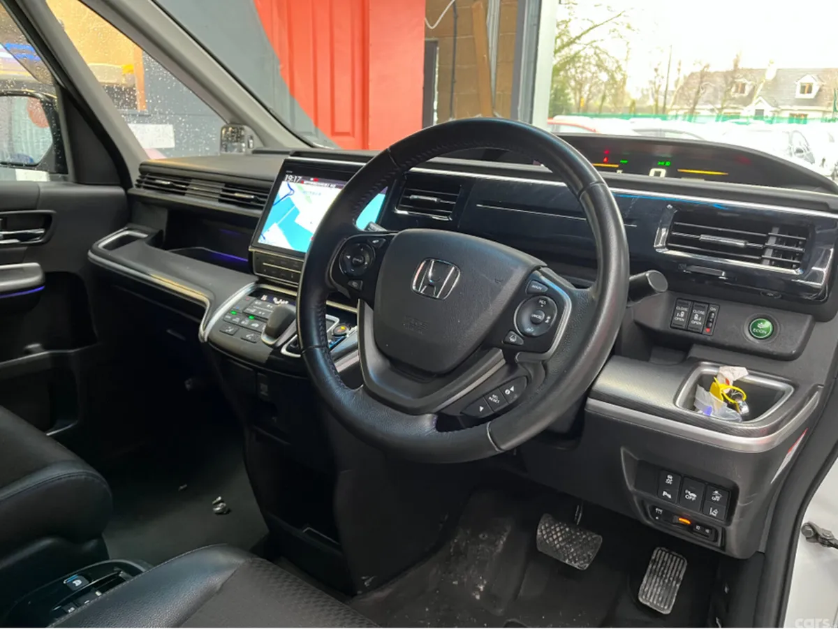 Honda Stepwagon MPV, Petrol Hybrid, 2019, White
