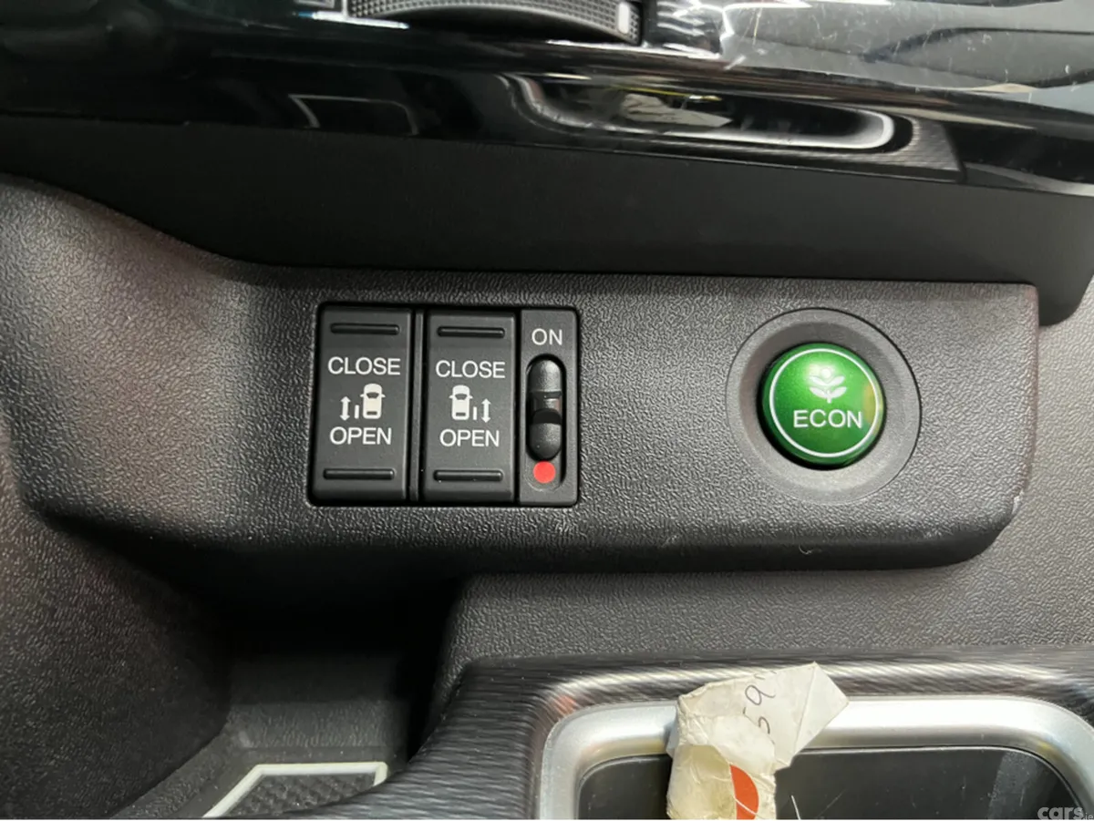Honda Stepwagon MPV, Petrol Hybrid, 2019, White