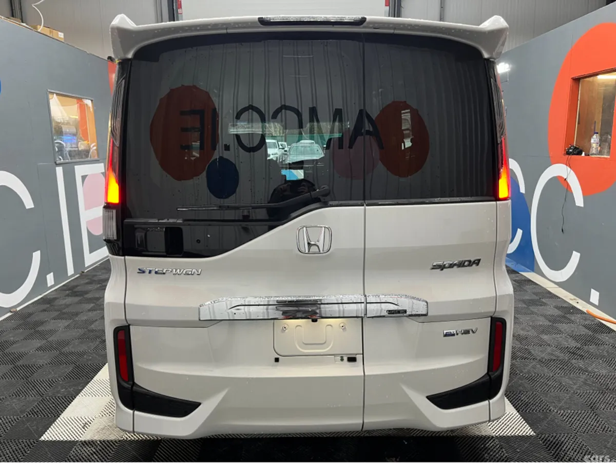 Honda Stepwagon MPV, Petrol Hybrid, 2020, White