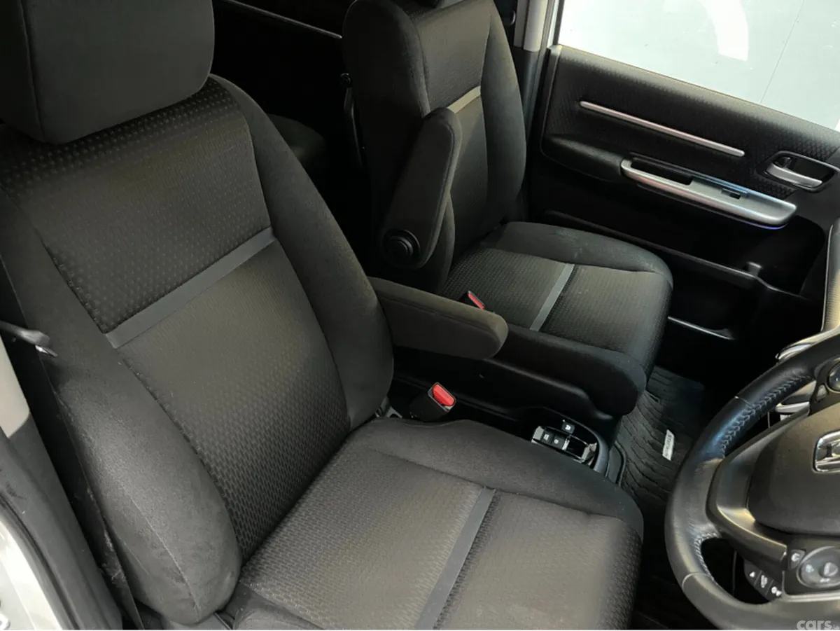 Honda Stepwagon MPV, Petrol Hybrid, 2020, White