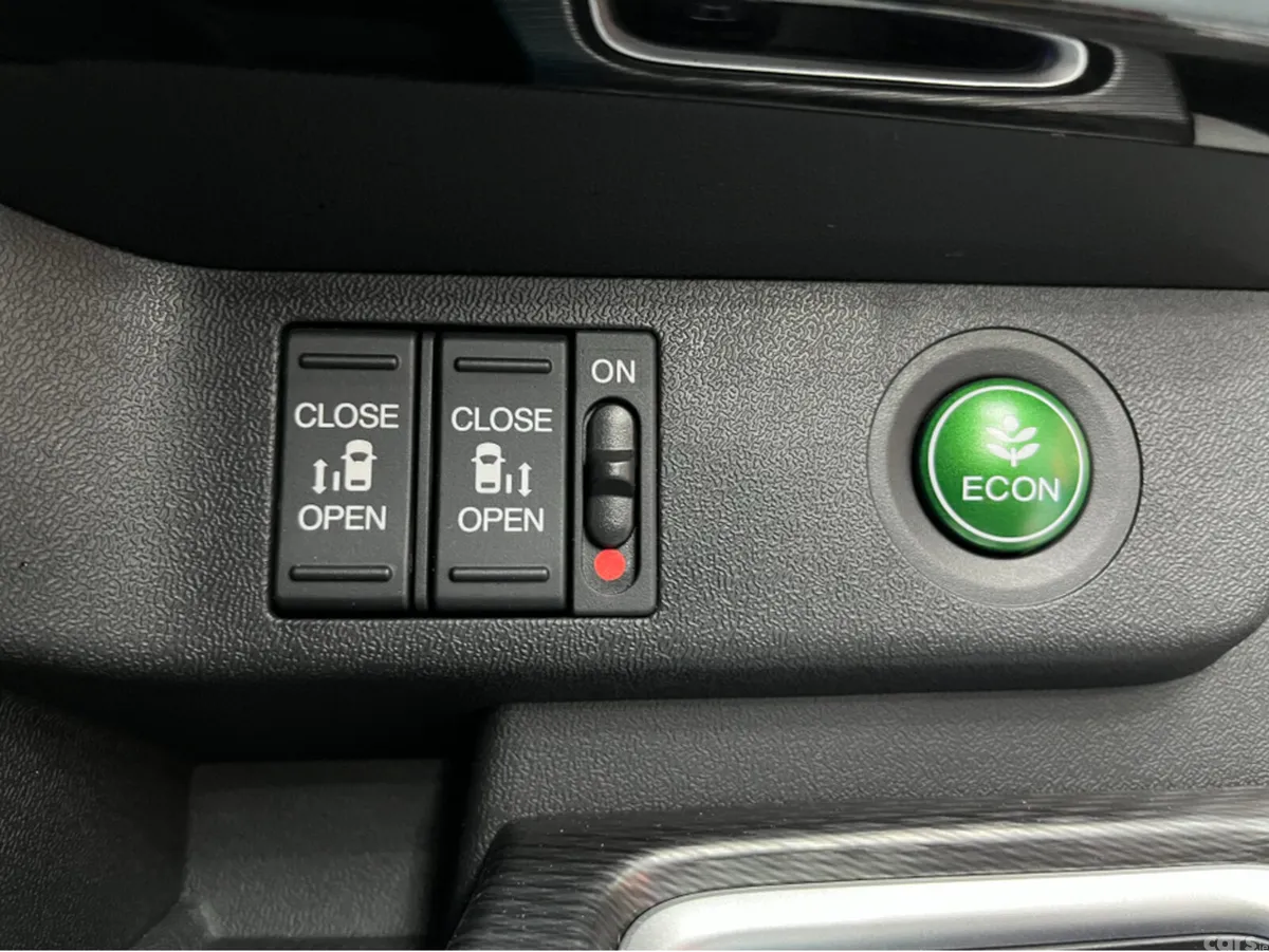 Honda Stepwagon MPV, Petrol Hybrid, 2020, White