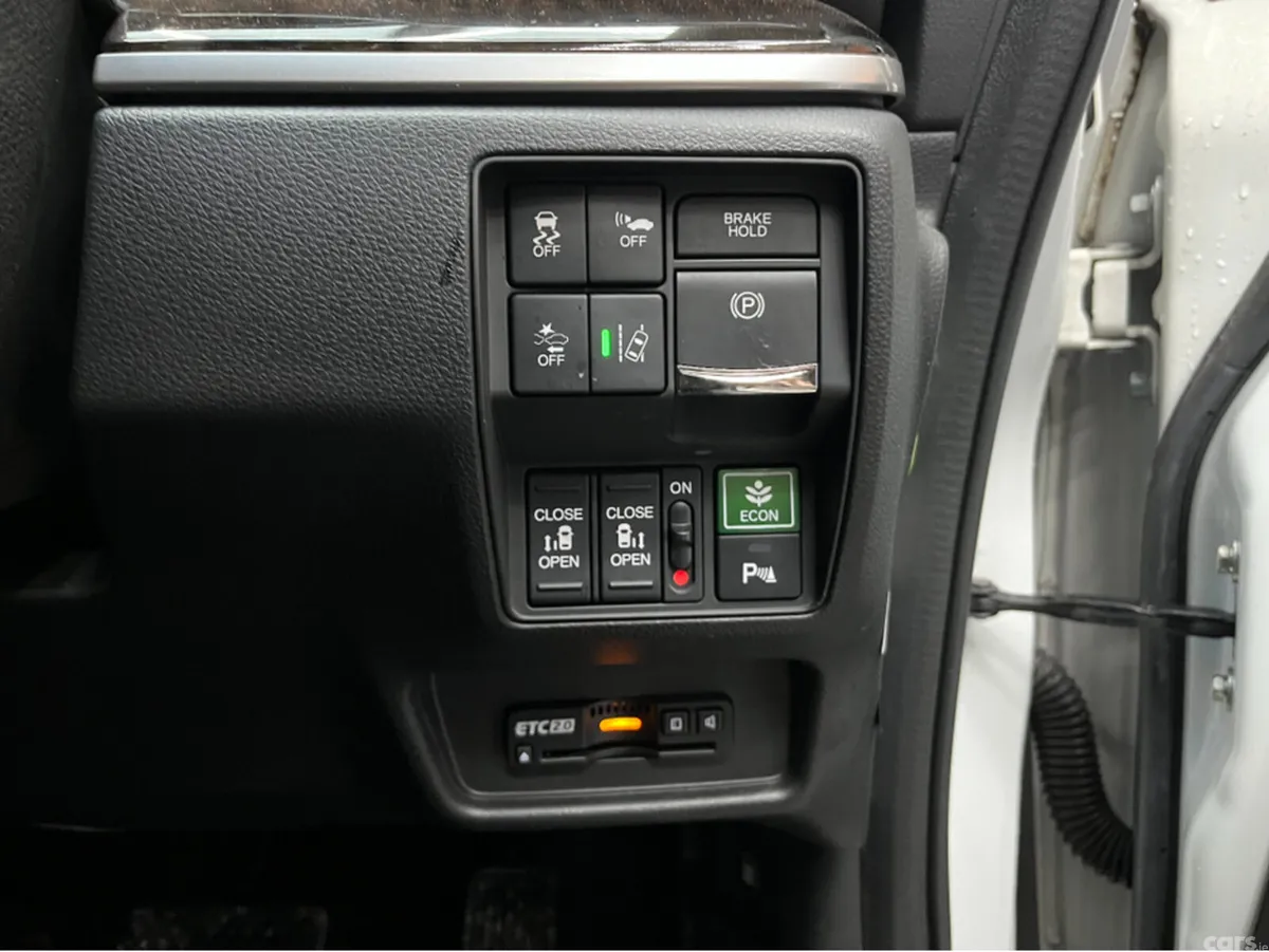 Honda Odyssey MPV, Petrol Hybrid, 2018, White