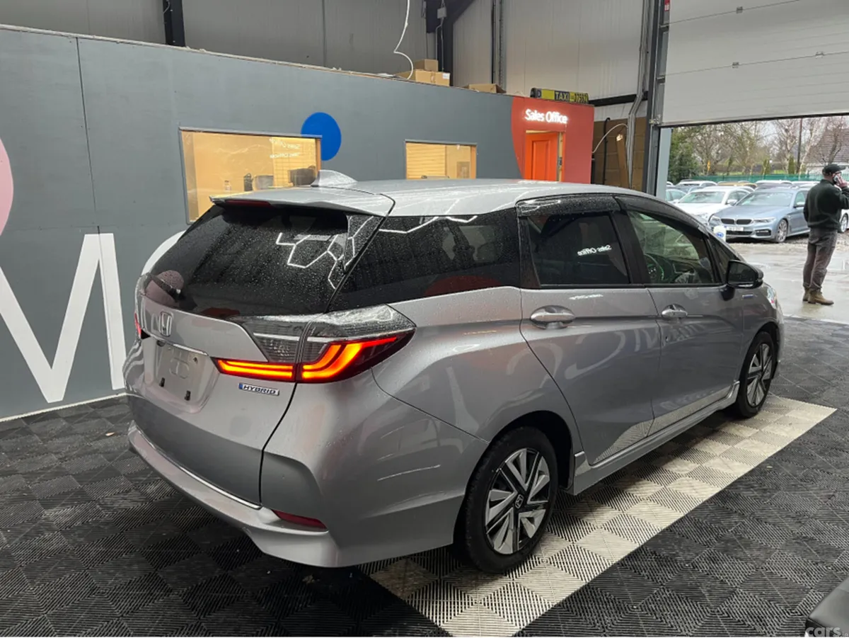 Honda Shuttle MPV, Petrol Hybrid, 2022, Silver