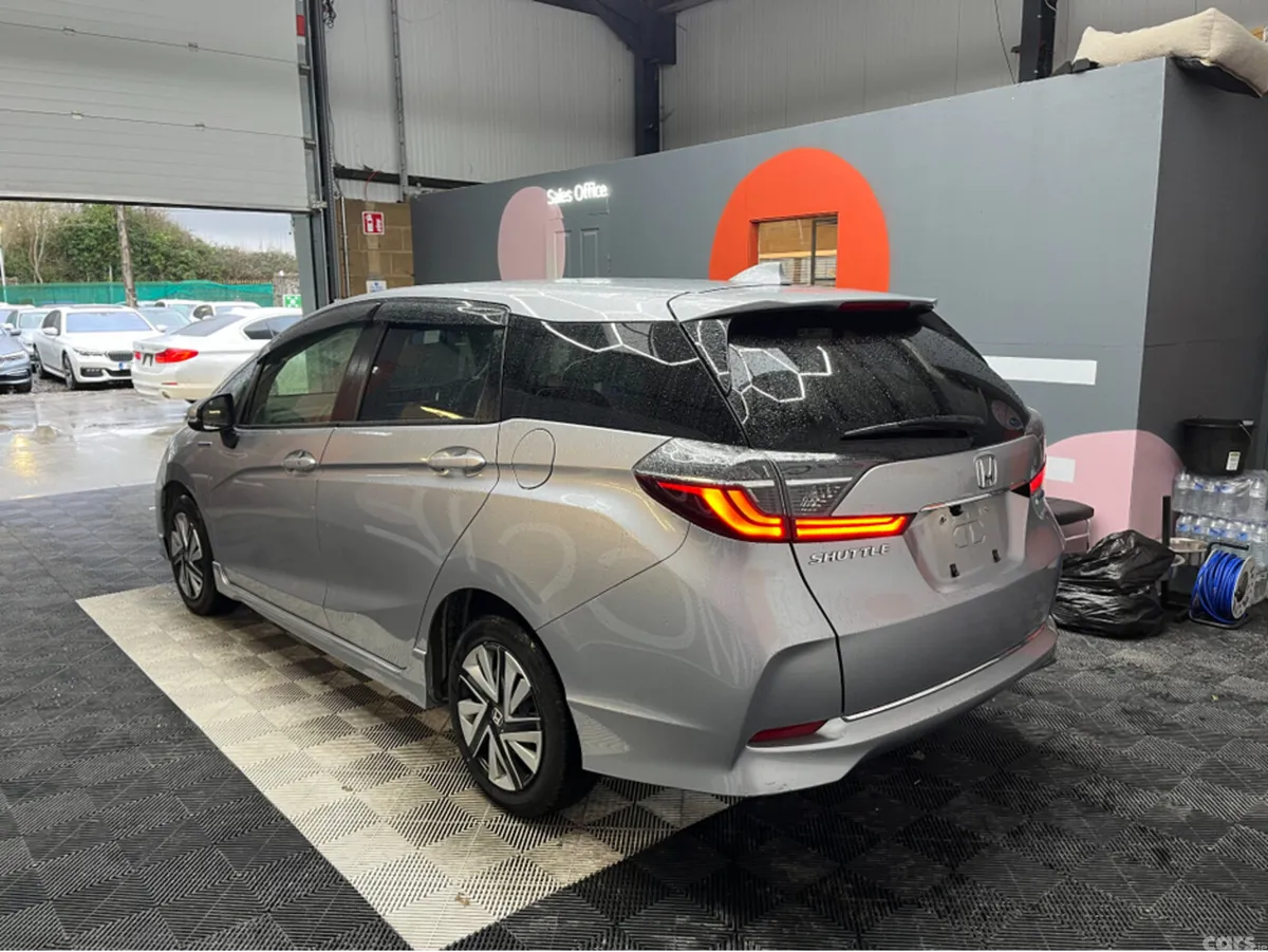 Honda Shuttle MPV, Petrol Hybrid, 2022, Silver