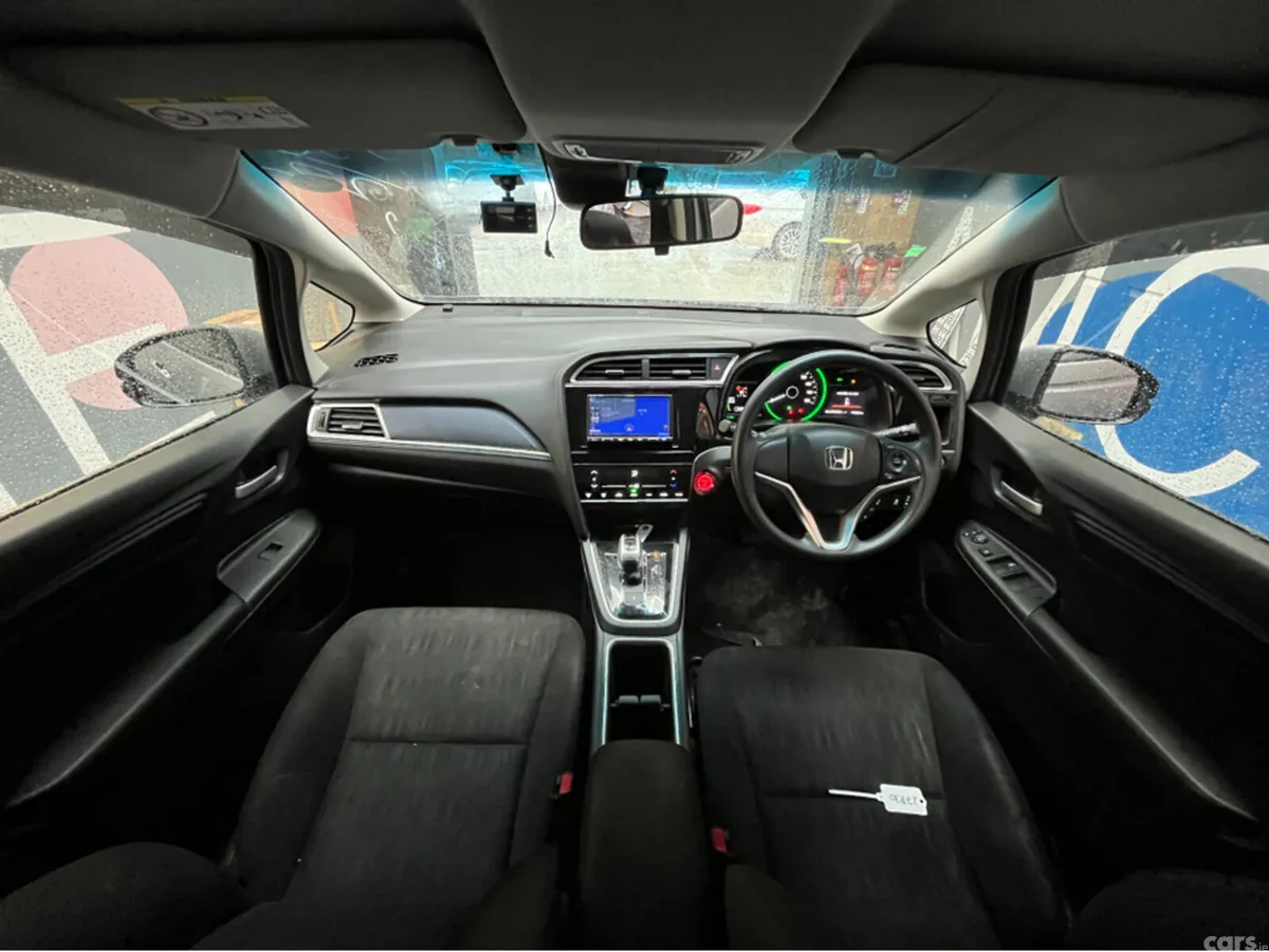 Honda Shuttle MPV, Petrol Hybrid, 2022, Silver
