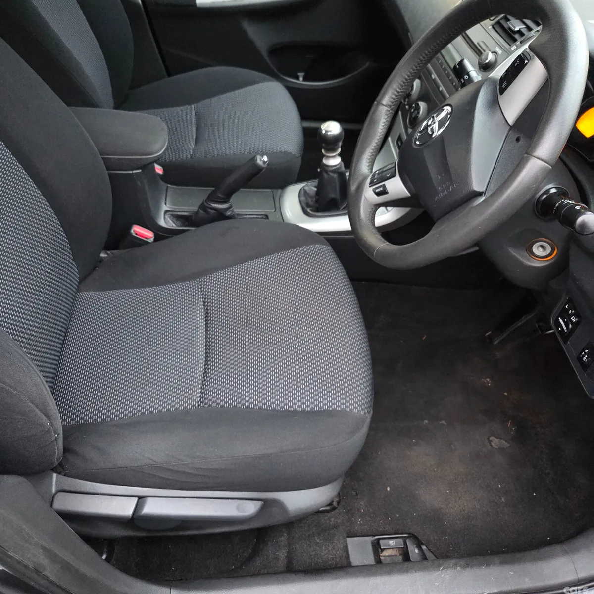 Toyota Corolla Saloon, Diesel, 2011, Grey
