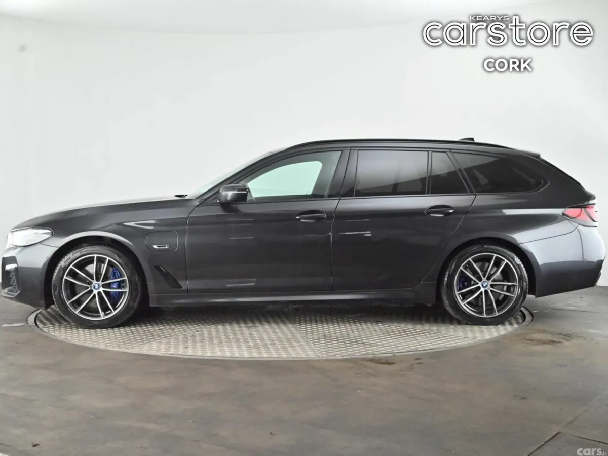 BMW 5-Series Estate, Petrol Plug-in Hybrid, 2022, Grey