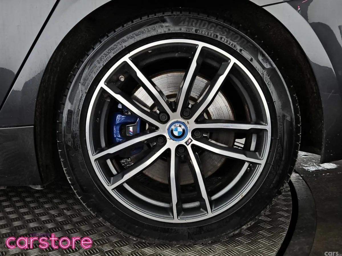 BMW 5-Series Estate, Petrol Plug-in Hybrid, 2022, Grey