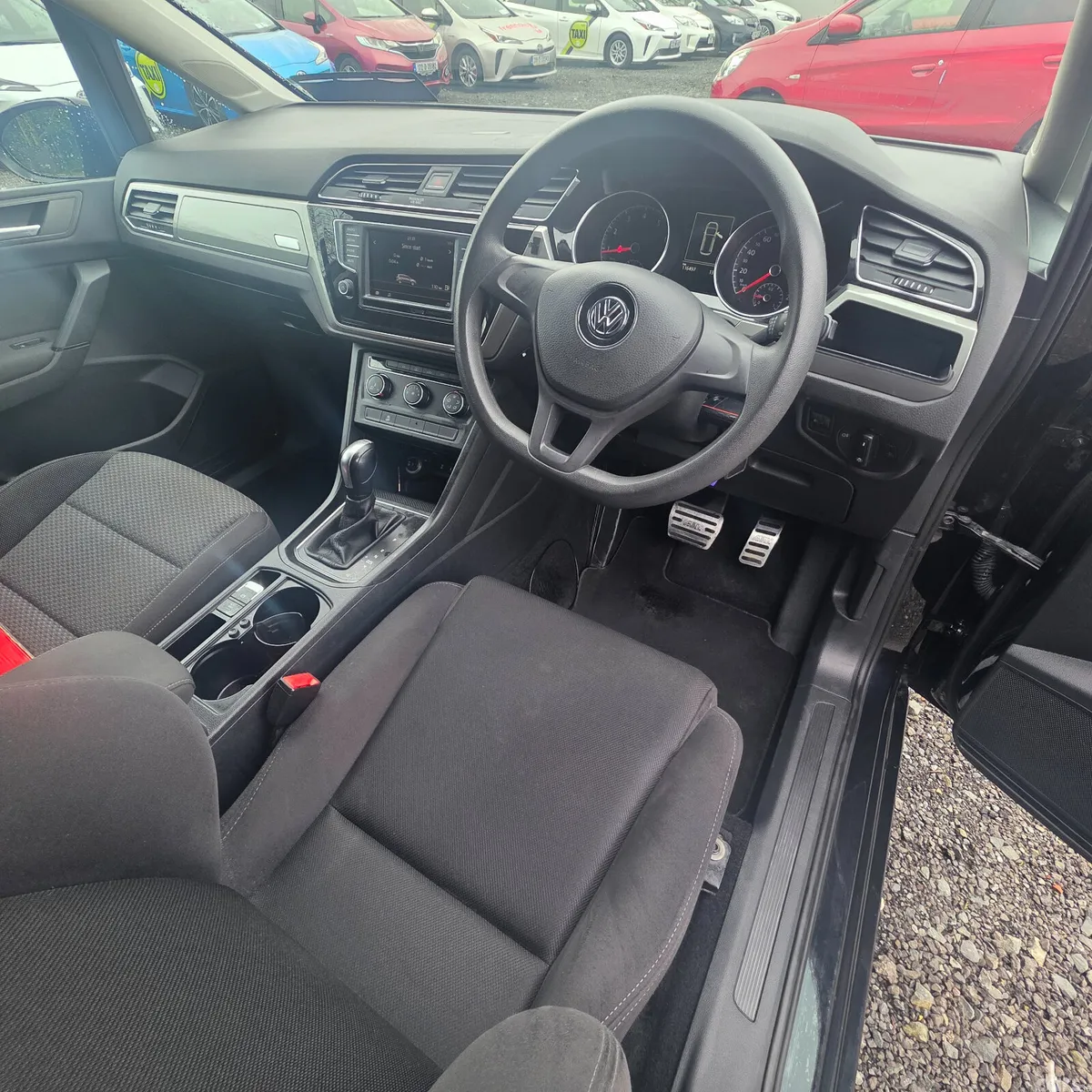 Volkswagen Touran MPV, Petrol, 2016, Black