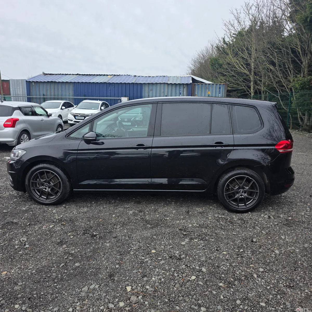 Volkswagen Touran MPV, Petrol, 2016, Black