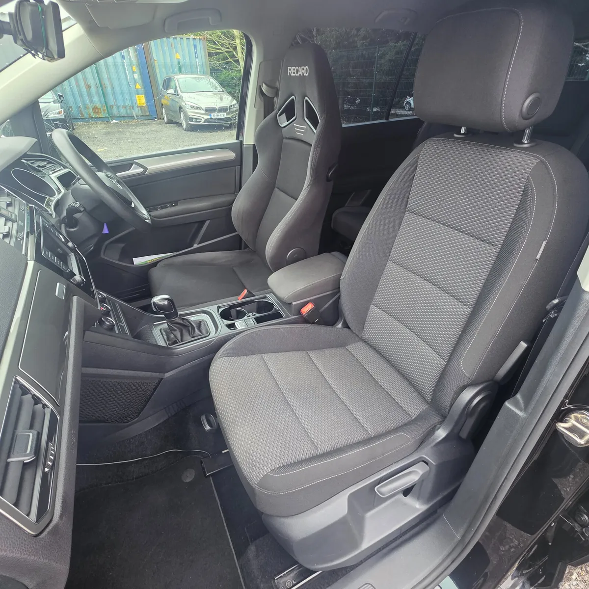 Volkswagen Touran MPV, Petrol, 2016, Black