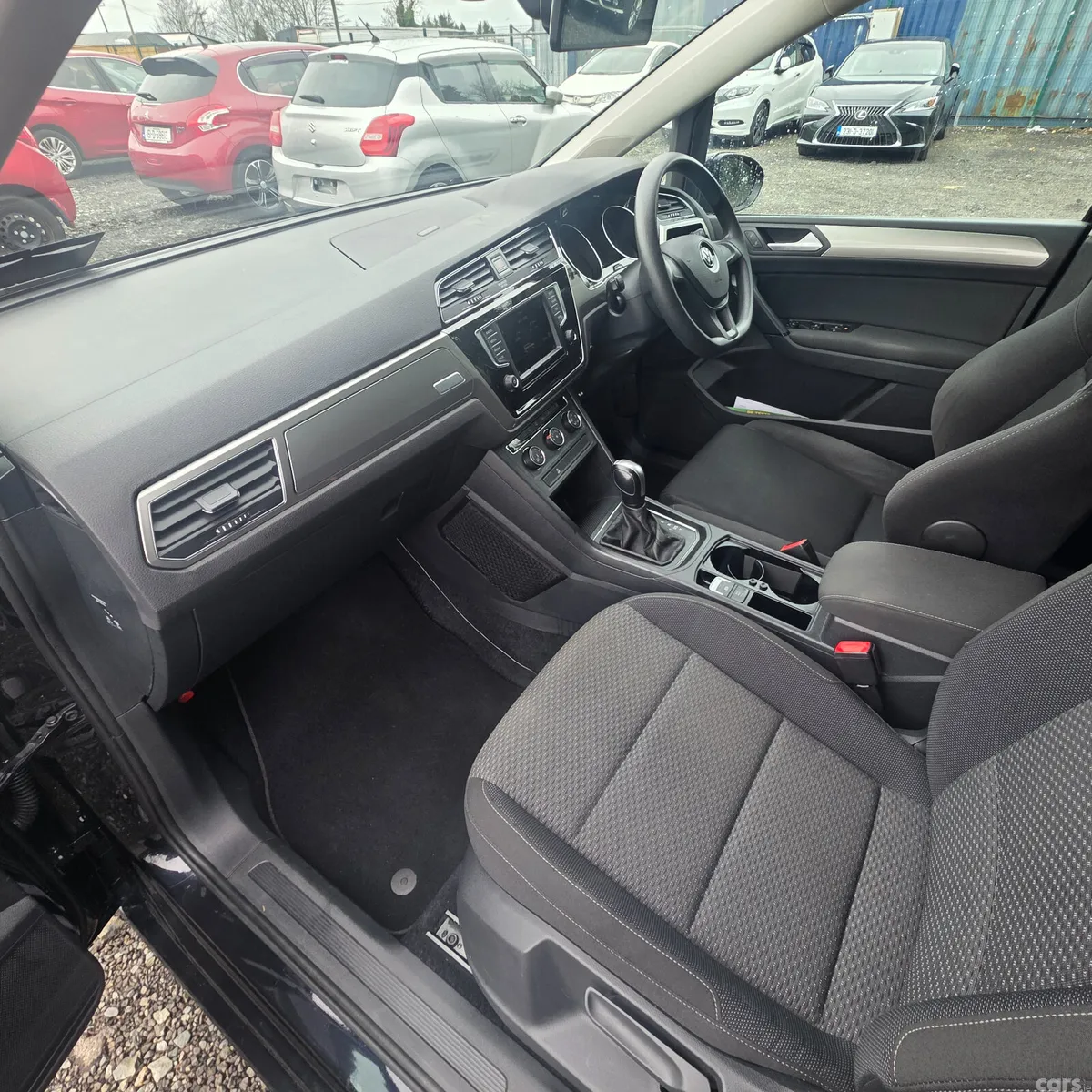 Volkswagen Touran MPV, Petrol, 2016, Black