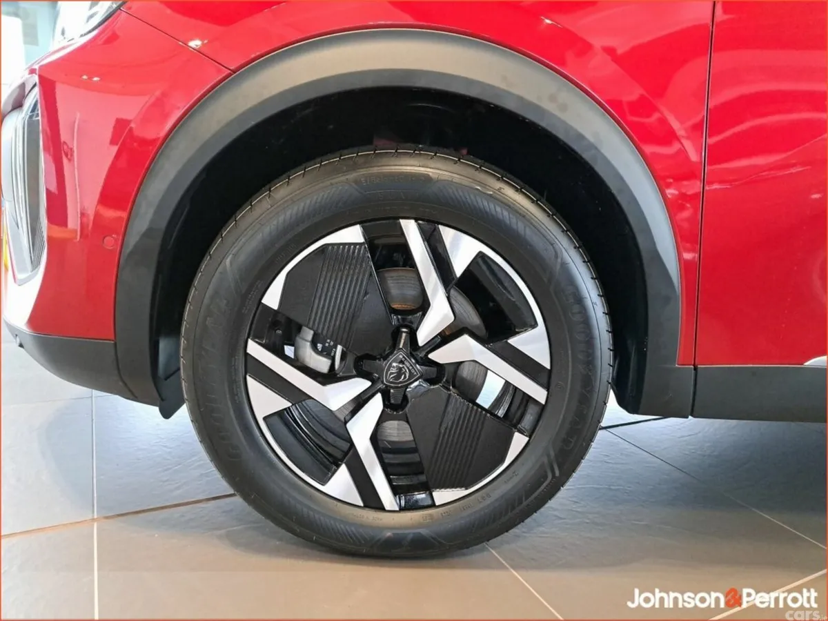 Peugeot 2008 MPV, Petrol, 2026, Red