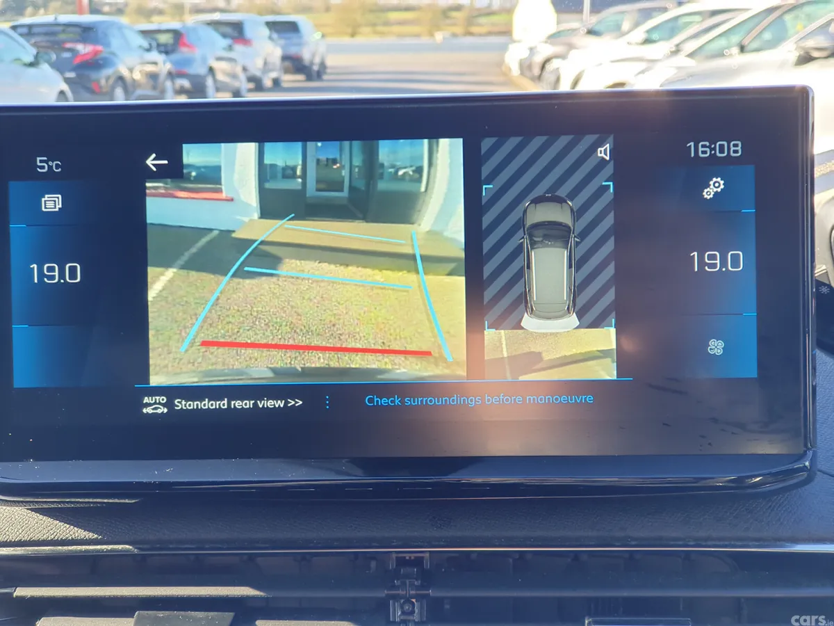 Peugeot 3008 MPV, Diesel, 2023, Grey