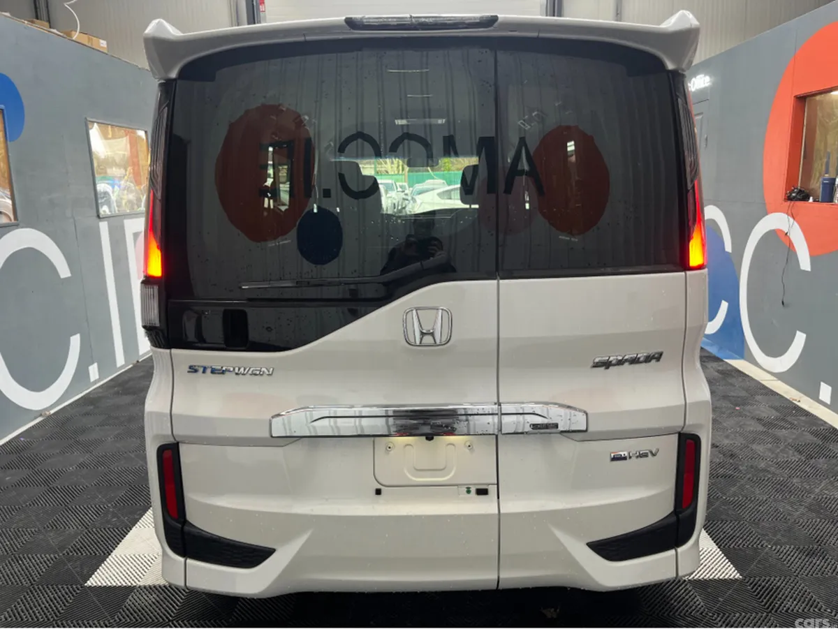 Honda Stepwagon MPV, Petrol Hybrid, 2020, White