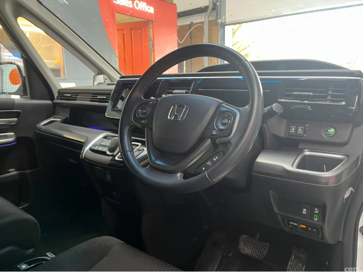 Honda Stepwagon MPV, Petrol Hybrid, 2020, White