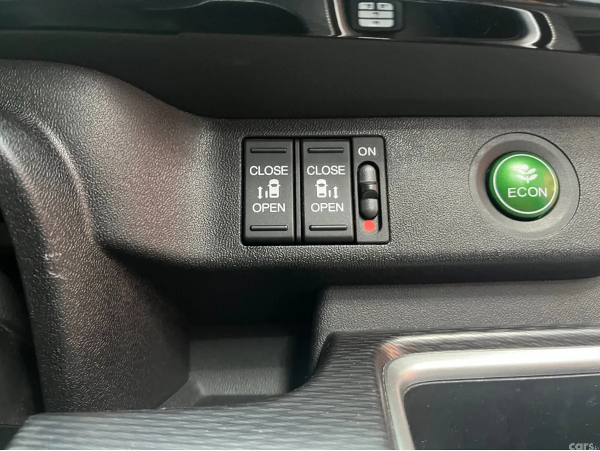 Honda Stepwagon MPV, Petrol Hybrid, 2020, White