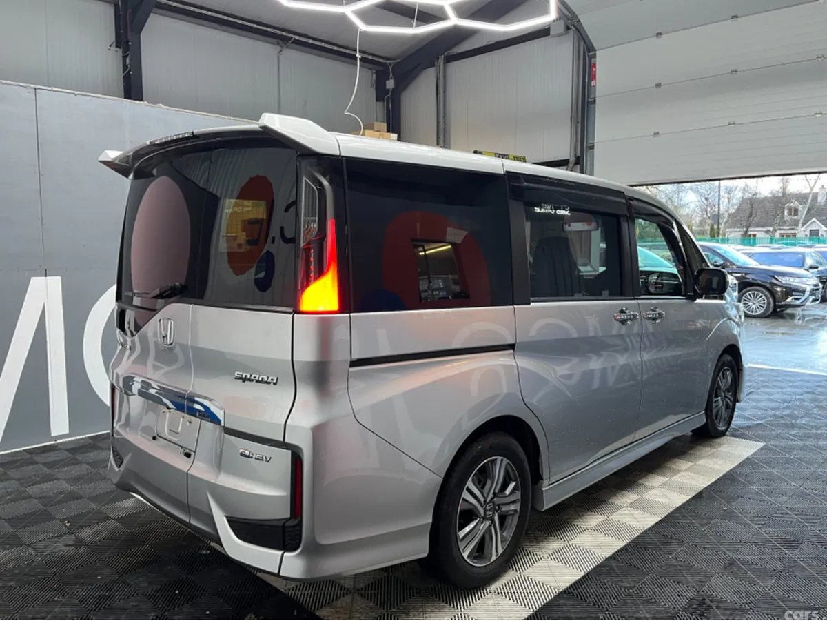 Honda Stepwagon MPV, Petrol Hybrid, 2021, Silver