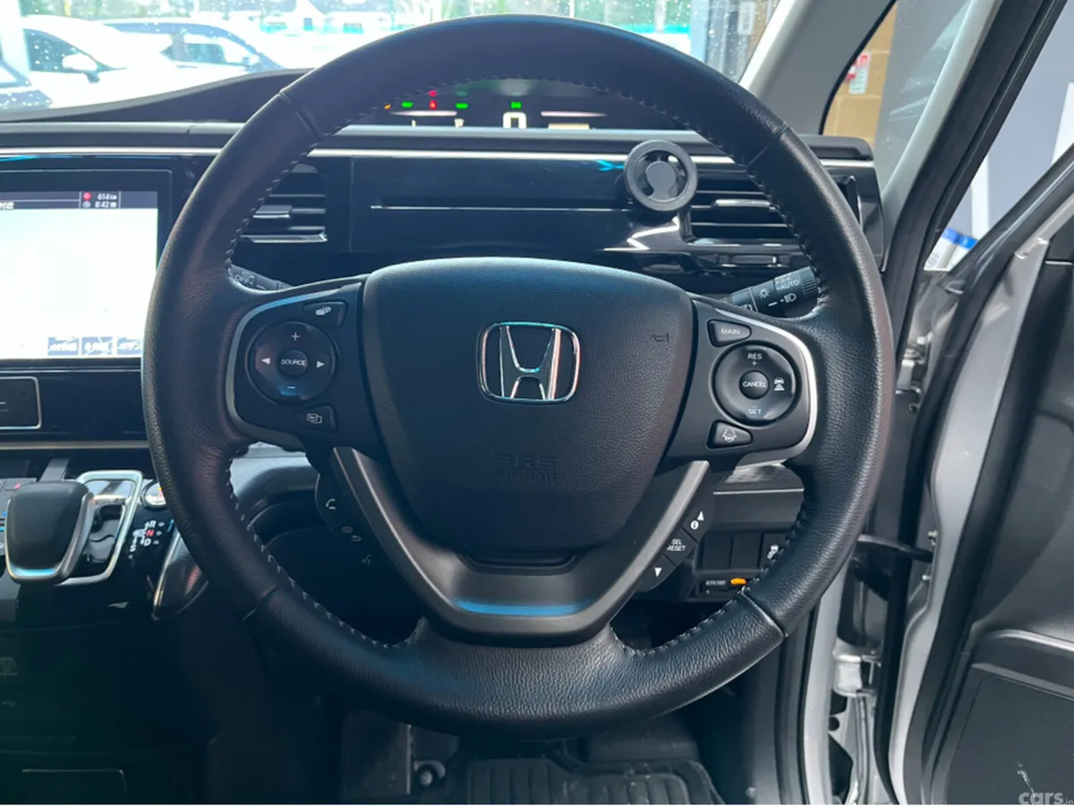 Honda Stepwagon MPV, Petrol Hybrid, 2021, Silver