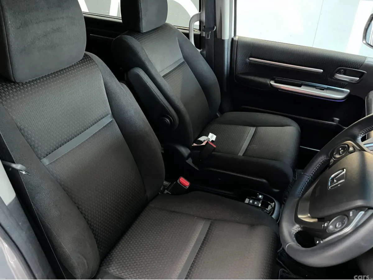 Honda Stepwagon MPV, Petrol Hybrid, 2021, Silver