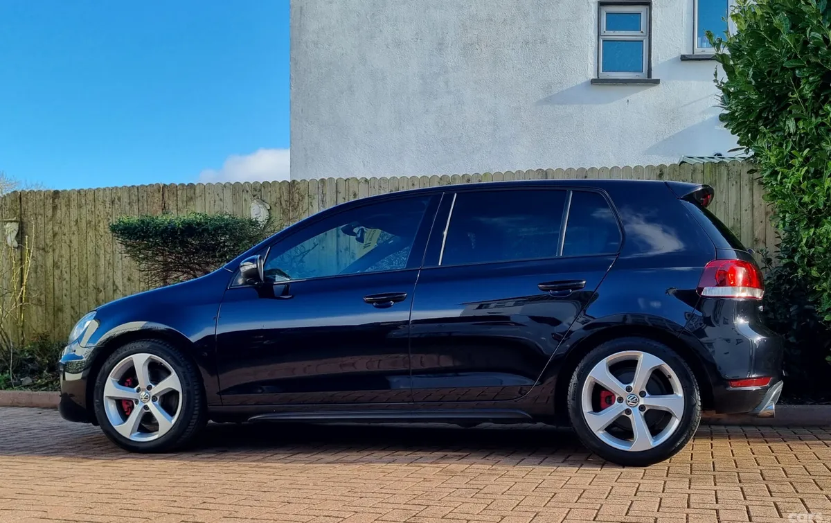 Volkswagen Golf Hatchback, Petrol, 2010, Black