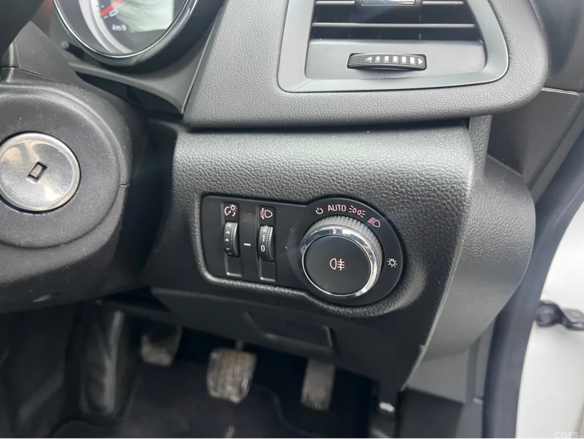 Opel Astra Saloon, Diesel, 2018, White