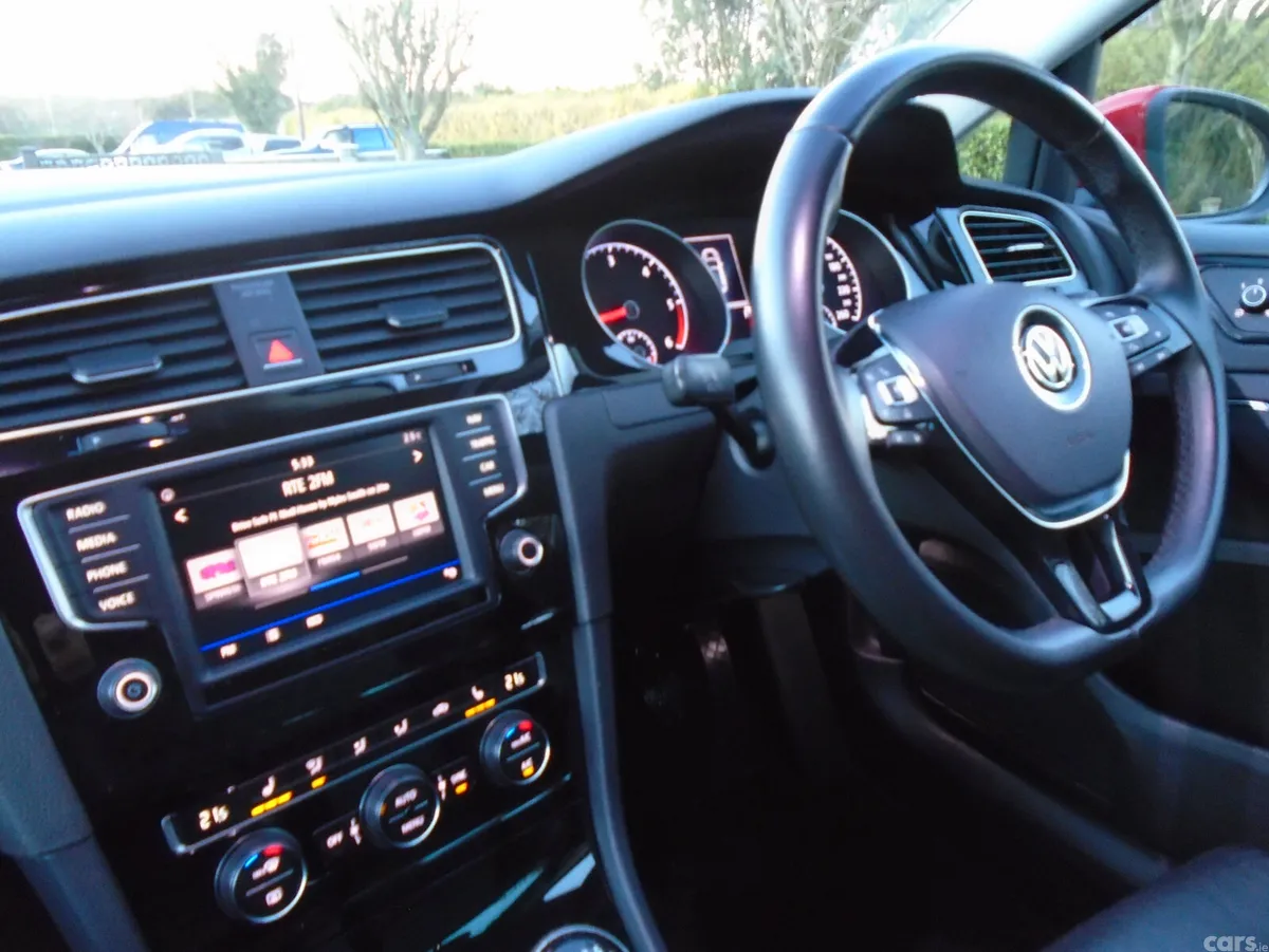 Volkswagen Golf Estate, Diesel, 2017, Red