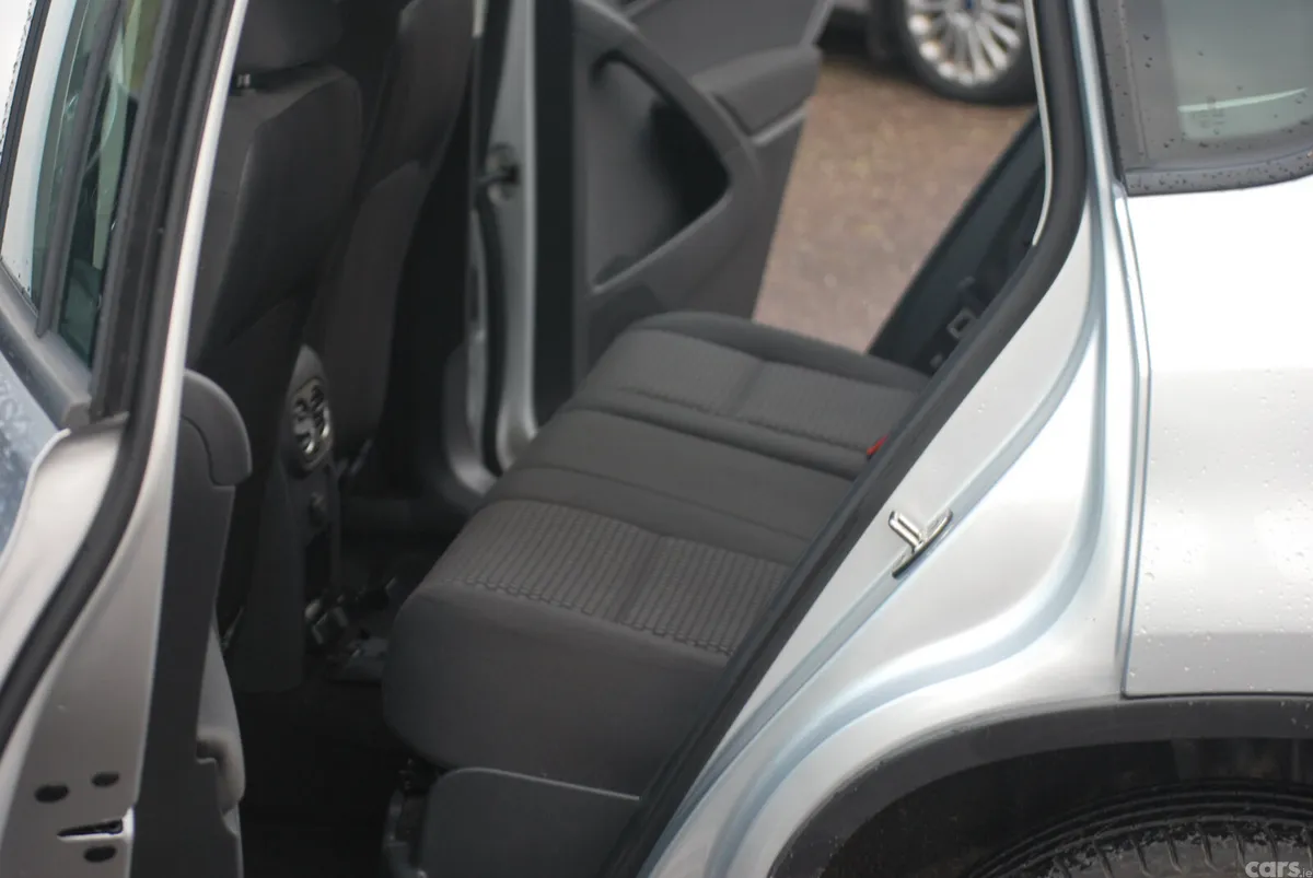 Volkswagen Tiguan SUV, Diesel, 2011, Silver