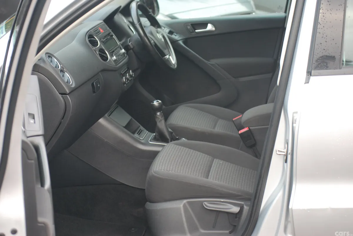 Volkswagen Tiguan SUV, Diesel, 2011, Silver