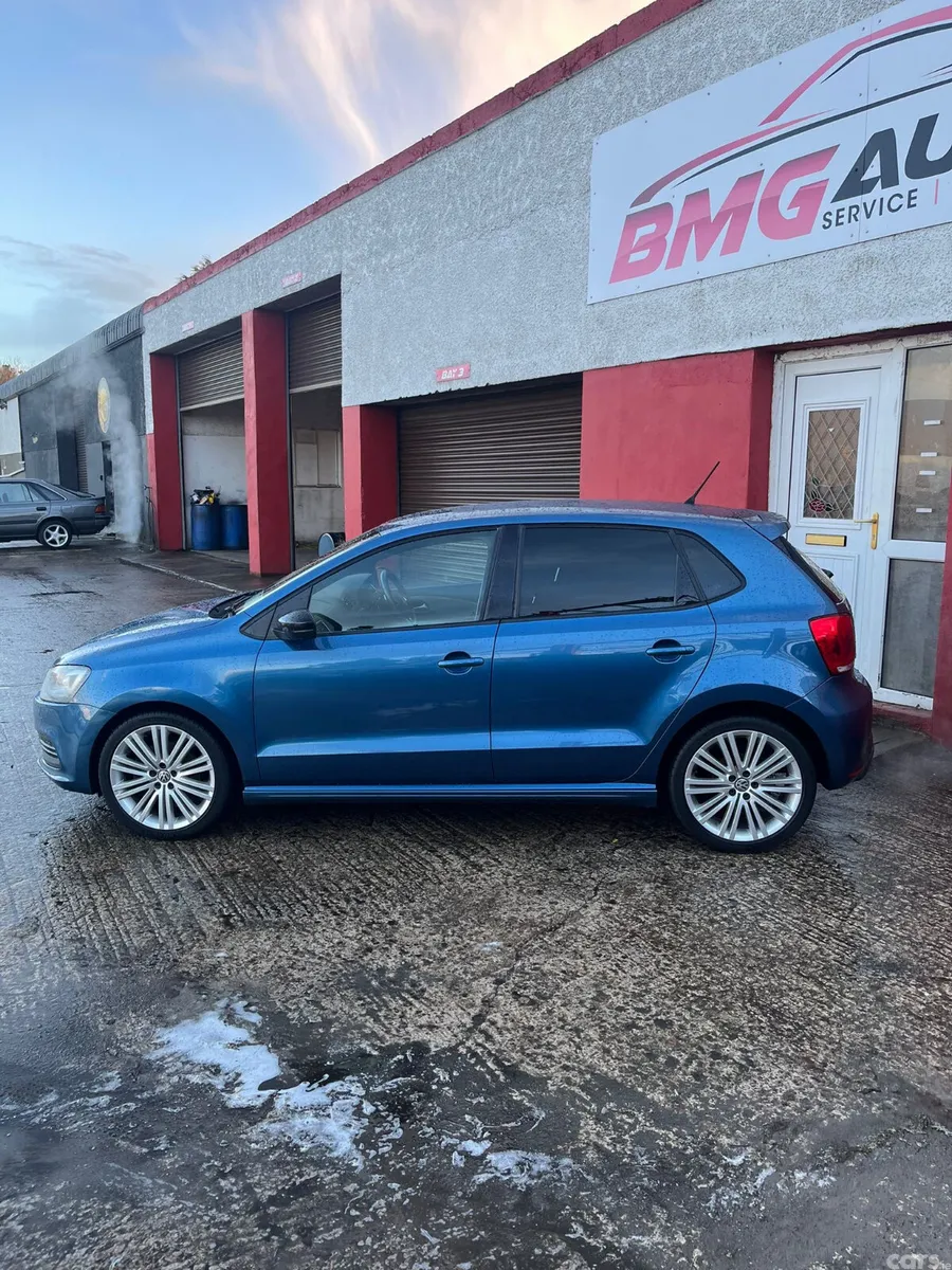 Volkswagen Polo Hatchback, Petrol, 2014, Blue