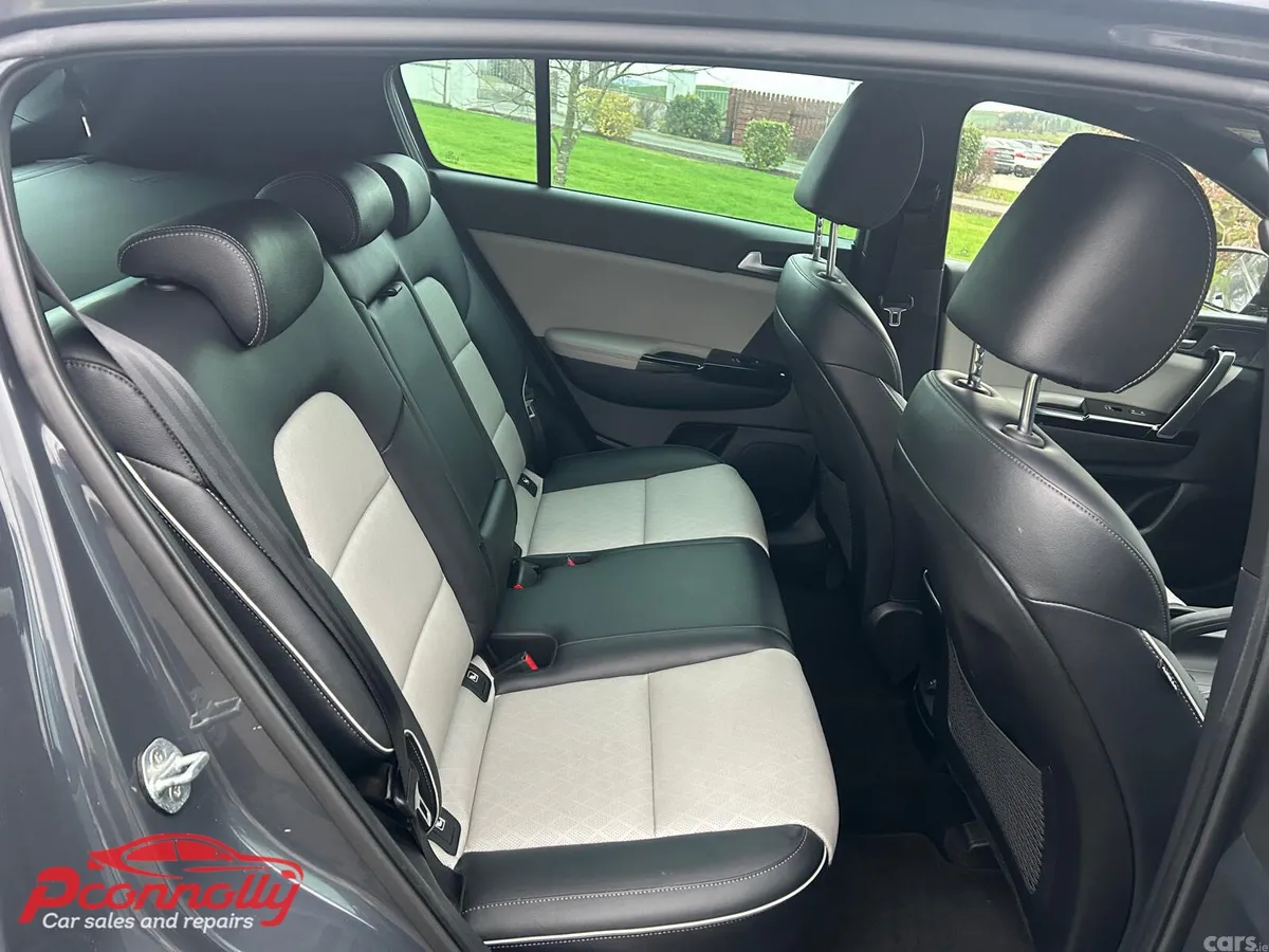 Kia Sportage SUV, Diesel Hybrid, 2021, Grey