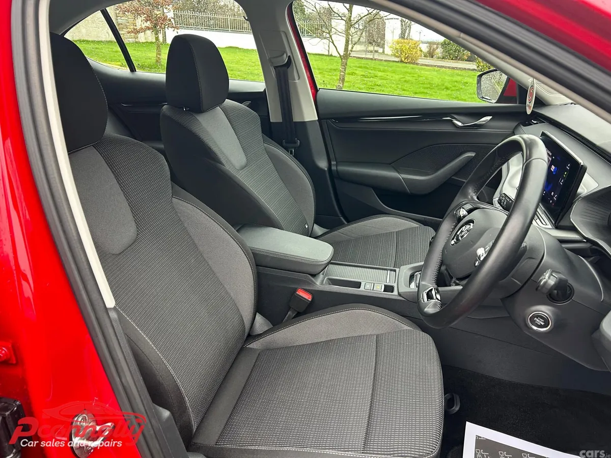 Skoda Octavia Hatchback, Diesel, 2022, Red
