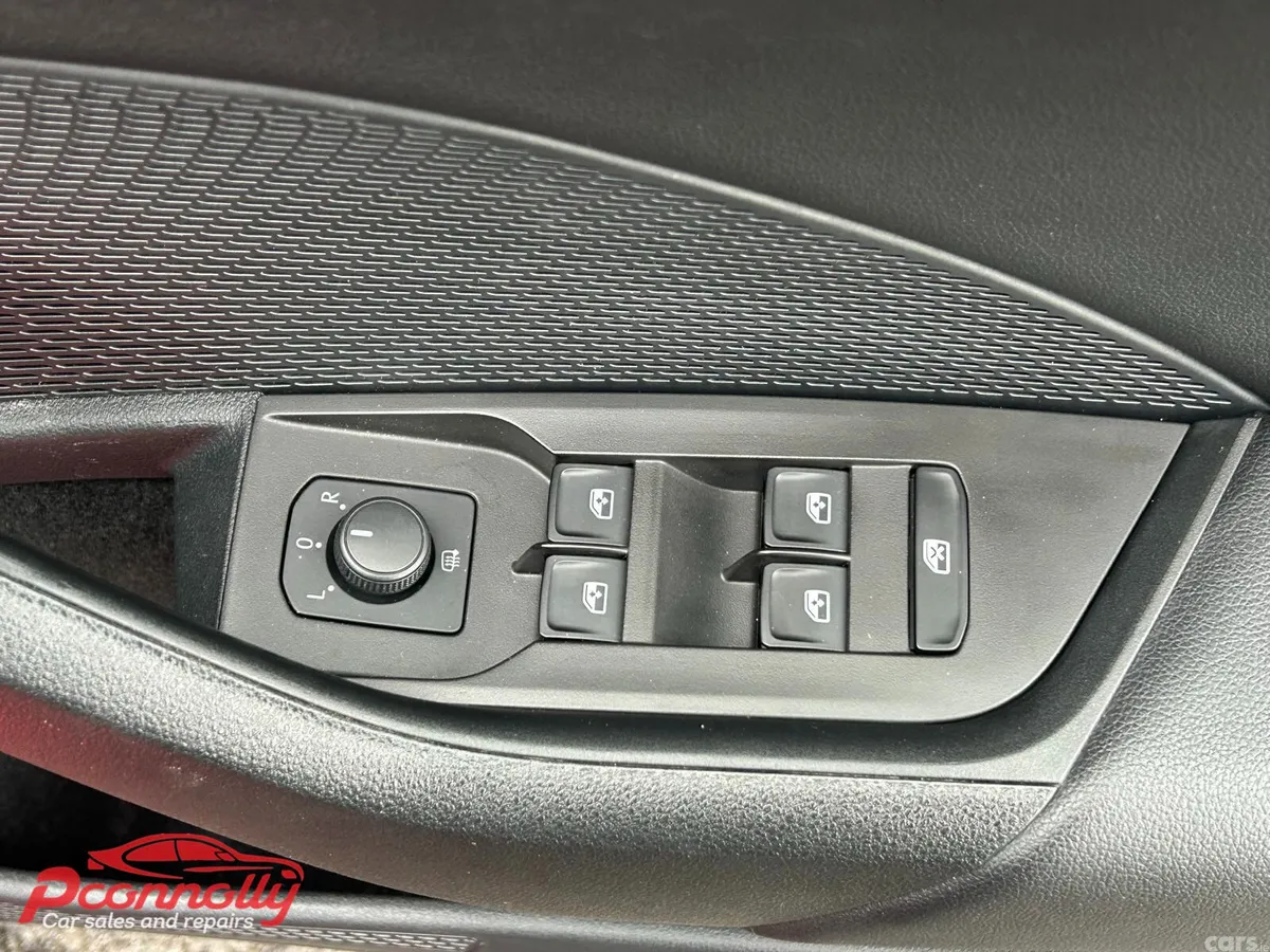 Skoda Octavia Hatchback, Diesel, 2022, Red