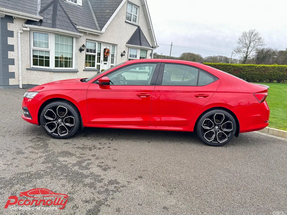 Skoda Octavia Hatchback, Diesel, 2022, Red