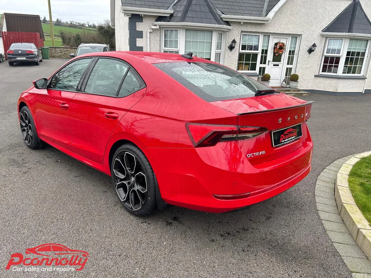 Skoda Octavia Hatchback, Diesel, 2022, Red